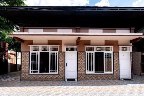 Entrance, RedDoorz near Universitas Simalungun Pematangsiant in Pematangsiantar