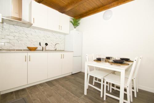 Los Alonsos - Open Mall - By AZ Rentals in 阿雷西費