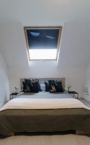 Agréable chambre double avec salle d'eau privative (Agreable chambre double avec salle d'eau privative) in Fresneaux-Montchevreuil