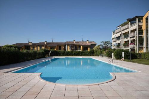 Sidonia apartment for three people in a residence with swimming pool.