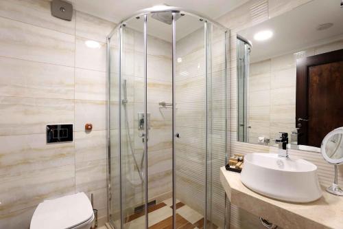 Armaco Residence Room Type - Standard Double Room