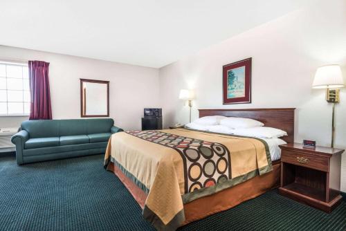 Super 8 by Wyndham Platte City Kansas City Area