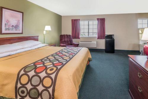 Super 8 by Wyndham Platte City Kansas City Area