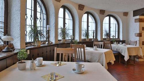 餐飲選擇, 伯格溫代克*** S酒店 (Burg Windeck ***S) in 比赫爾