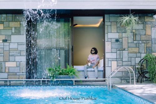 King Suite with Pool View image 10