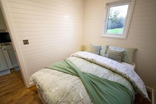 1-Bed pod cabin in beautiful surroundings Wrexham