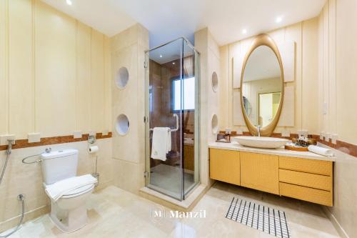 Manzil - Ultra Luxury 6BR Signature Villa with Pool Theatre and Beach Access in Palm Jumeirah - image 8