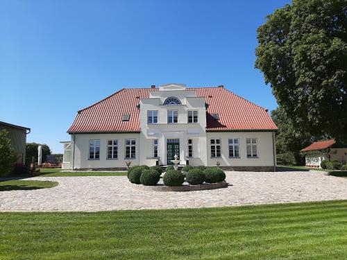 Gutshaus Neu Farpen in Neuburg, Deutschland