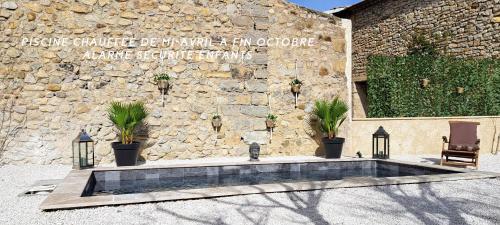 Le mazet Sainte-Jalle, piscine chauffée, jardin clos, barbecue en Baronnies Provençales