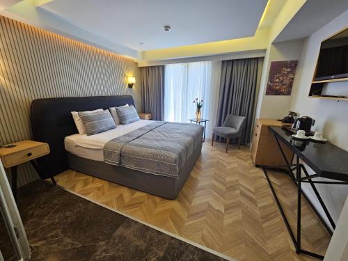 Double Room + 1 Additional Bed image 7