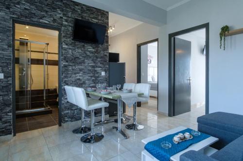 Akis Villa Studios & Apartment with Pool - image 2