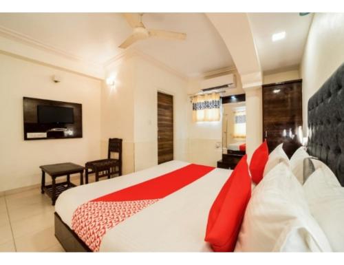 Hotel Grand Apple, Ahmedabad