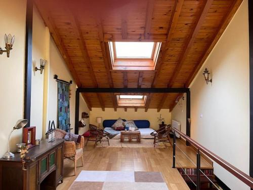Casa Maitri- con piraguas junto a la ría (Casa Maitri- con piraguas junto a la ria) in Limpias