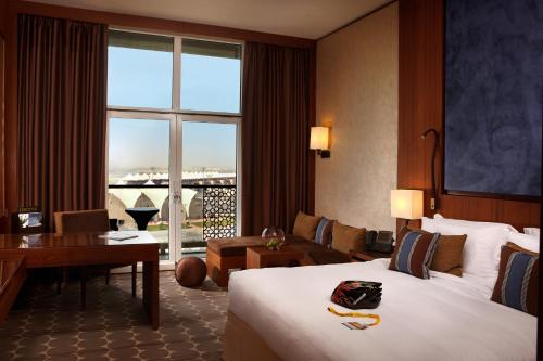 Standard Room - King Bed with Balcony image 3