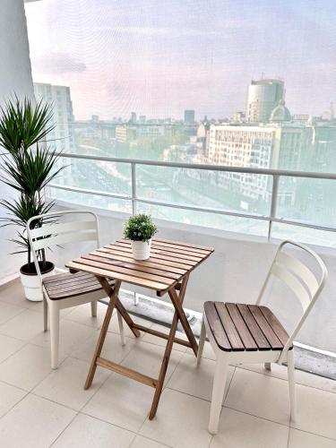 Parliament SkyTower Apartment 4