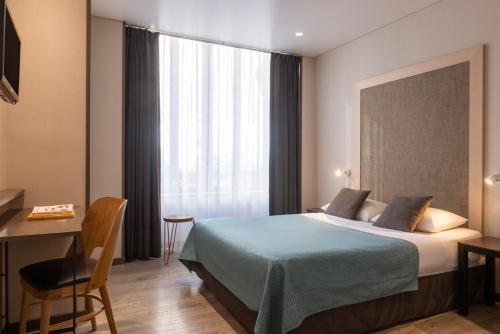 Central Hotel Paris - image 4