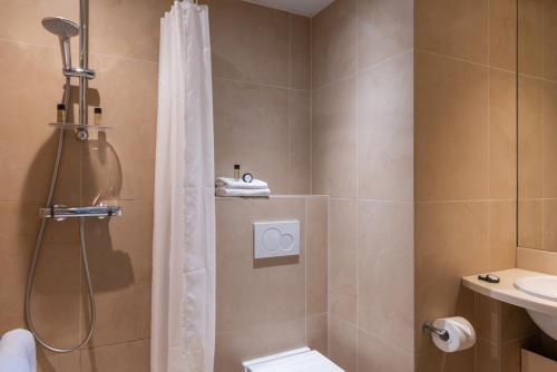 Central Hotel Paris - image 2