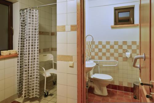 Reinis Room Type - Four-Bedroom House Reinis Room Type - Four-Bedroom House