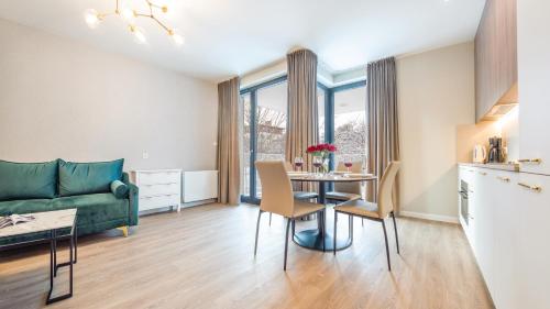 One-Bedroom Apartment image 9