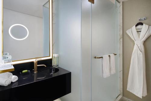 Standard Queen Room - Non-Smoking image 1