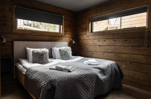4 twin beds, 2 sofa beds