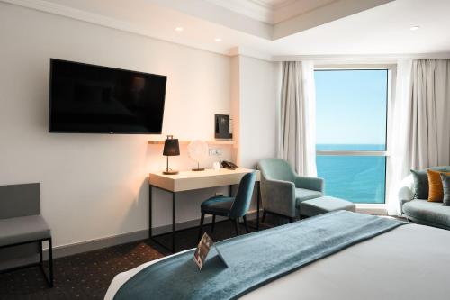 room detail thumbnail 1