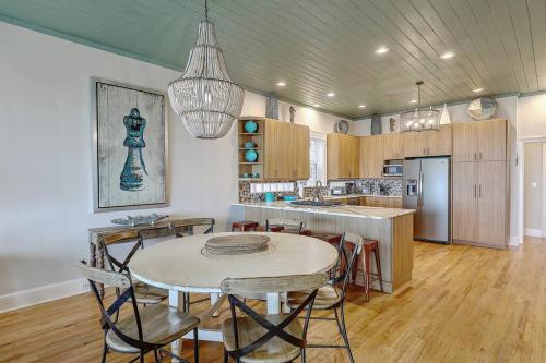 Grand Pavilion 15 - Oceanfront Home! Pool Pass