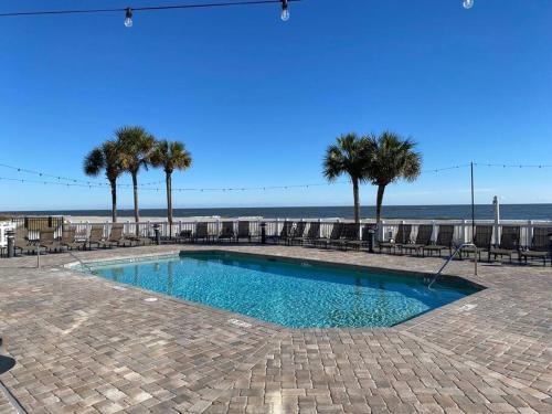 泳池, Grand Pavilion 15 - Oceanfront Home! Pool Pass in 棕櫚島