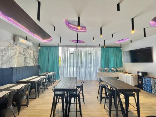 Restaurant, Lighthouse Point Hotel in Dumaguete