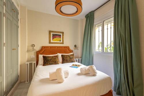 Ohliving Triana - Tap to explore photos