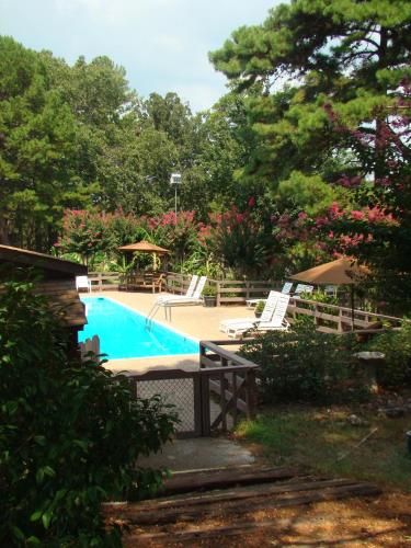 Mountain Harbor Queen Guest Room on Lake Ouachita