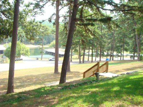 Mountain Harbor Queen Guest Room on Lake Ouachita