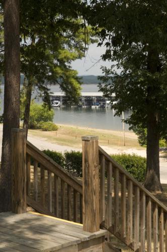 Mountain Harbor Queen Guest Room on Lake Ouachita