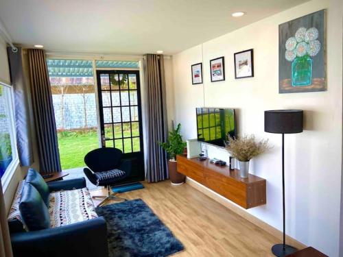 Tiny house