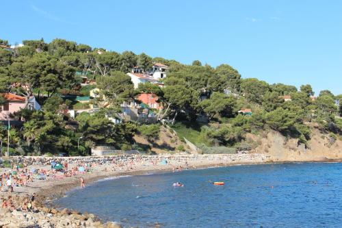 Appartement climatisé entre plage et port de Saint Mandrier