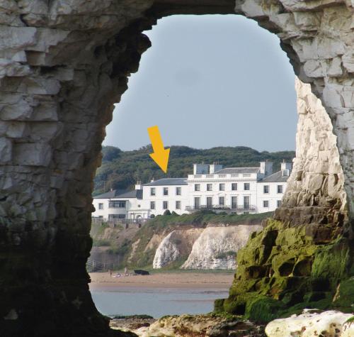 Broadstairs Beach holiday apartments - direct accessibility to Kingsgate Bay - with a parking space - Apartment - Broadstairs