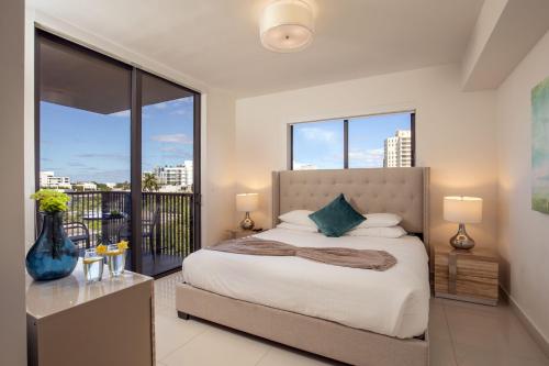 Deluxe One-Bedroom Apartment with Balcony 