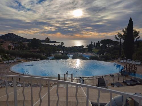 View, Cap Esterel Studio climatise vue mer partielle near LA TABLE D EMI