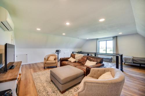 Stunning Chesapeake Bay Farmhouse w/ Dock & Kayaks in Naasavov (VA)