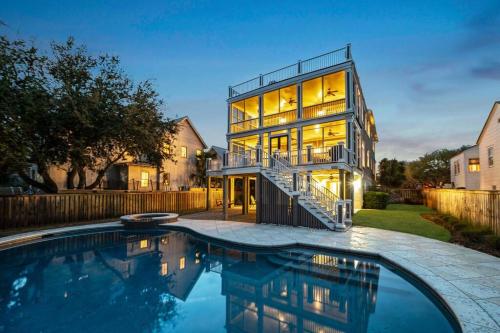 B&B Isle of Palms - 814 Carolina - Custom Private Home -Pool, Roof Top Deck - Bed and Breakfast Isle of Palms