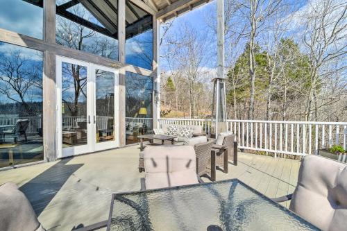 Lakefront Lewisburg Vacation Rental with Deck! in Lewisburg, USA