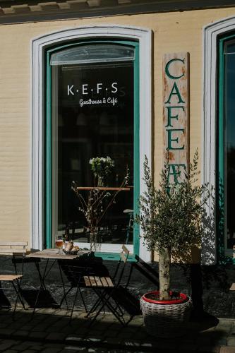 KEFS Guesthouse & Café