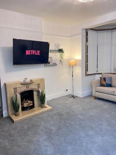 Spacious 3 Bed Flat - Beach Nearby - No Pets
