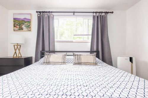 Two Bedrooms near CLE airport 2-4b Georgetown Villas in Fairview Park, USA