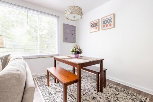 Two Bedrooms near CLE airport 2-4b Georgetown Villas in Fairview Park, USA
