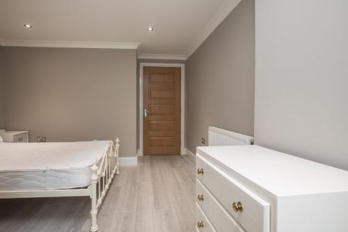 Riverside Central Kingston Flat 1B - image 12