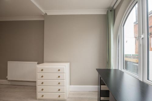 Riverside Central Kingston Flat 1B - image 7