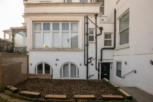 Riverside Central Kingston Flat 1B