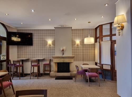 餐廳, 塞恩斯旅館 (Hostal Sainz) in 里亞諾