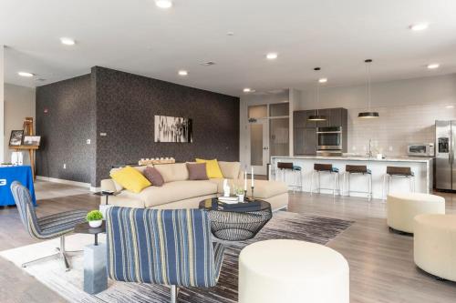 Modern & Spacious Studio Apt w Pool & Gym - Tap to explore photos